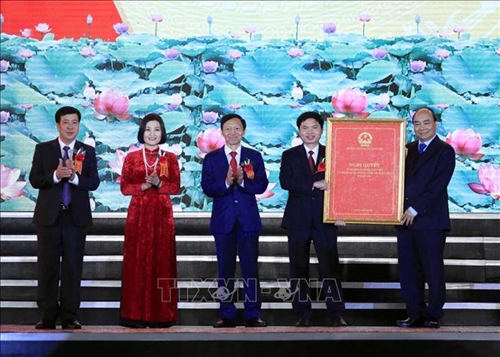 Thủ tướng Chính phủ Nguyễn Xuân Phúc dự lễ công bố Nghị quyết về thành lập Thị xã Duy Tiên, tỉnh Hà Nam